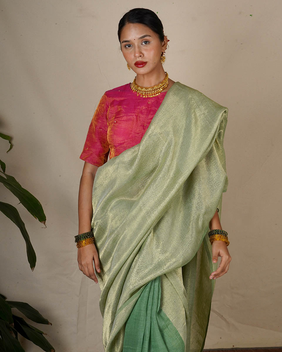 Ishya Green Handwoven Linen Zari Saree - Eknoor