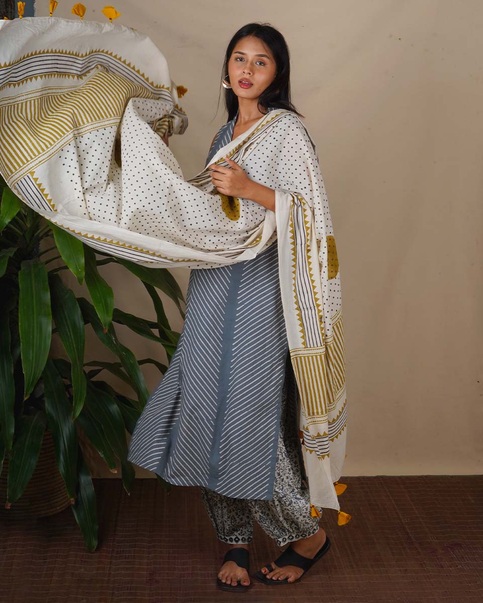 Dupatta for women | Dupatta online | Dupatta wearing style