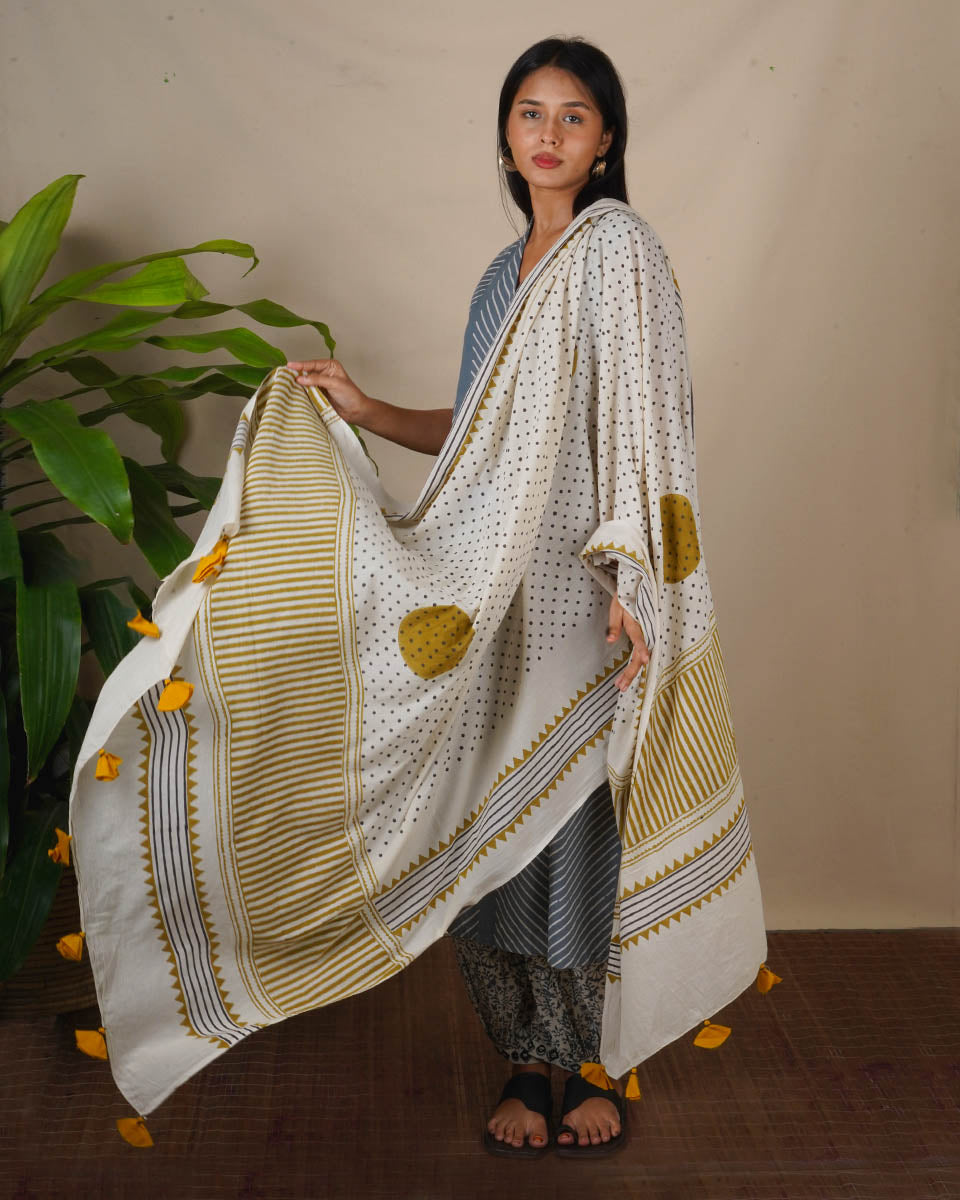 Dupatta for women | Dupatta style | Yellow dupatta for Haldi