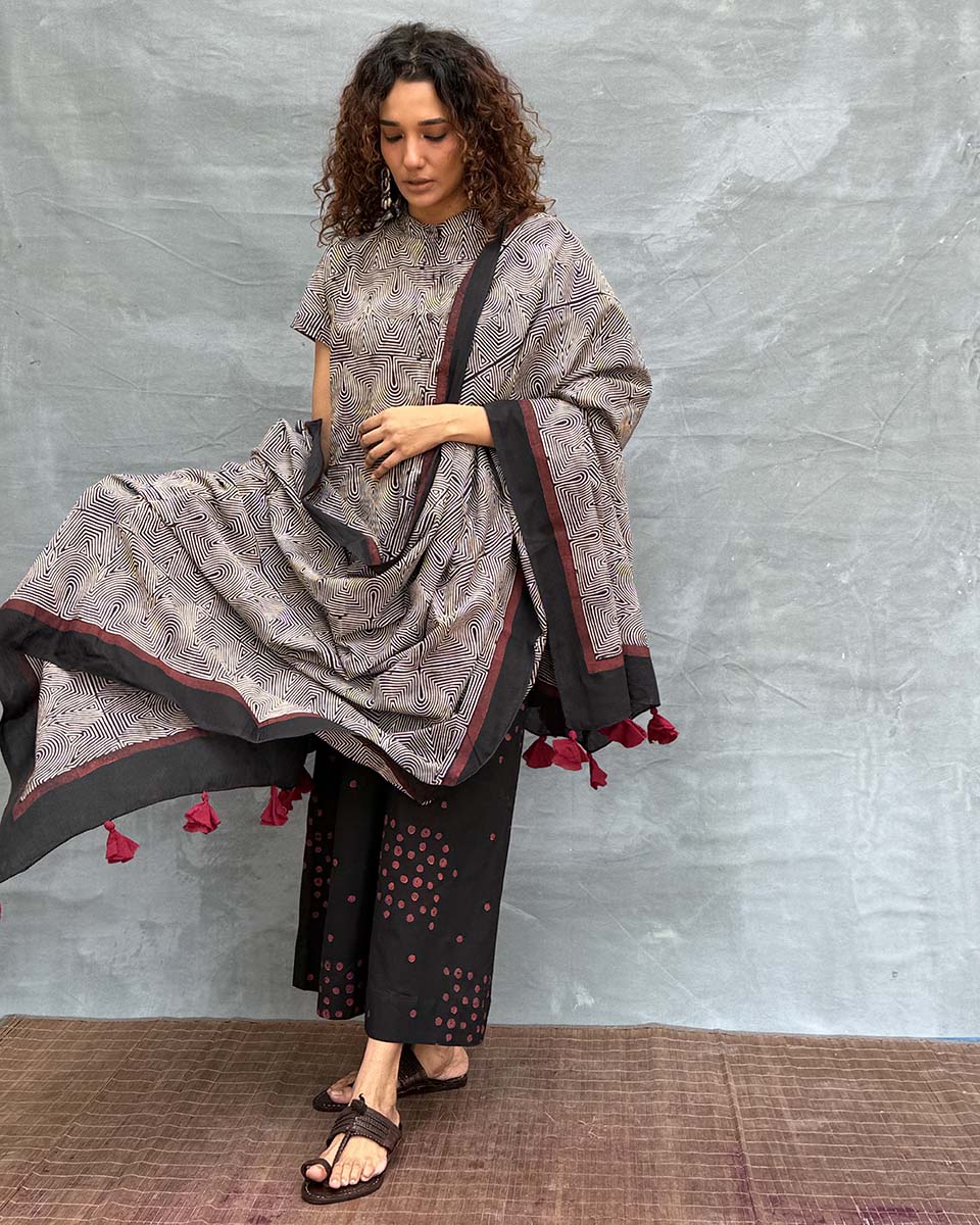 Winterâ€™s Veil Blockprinted Cotton Dupatta