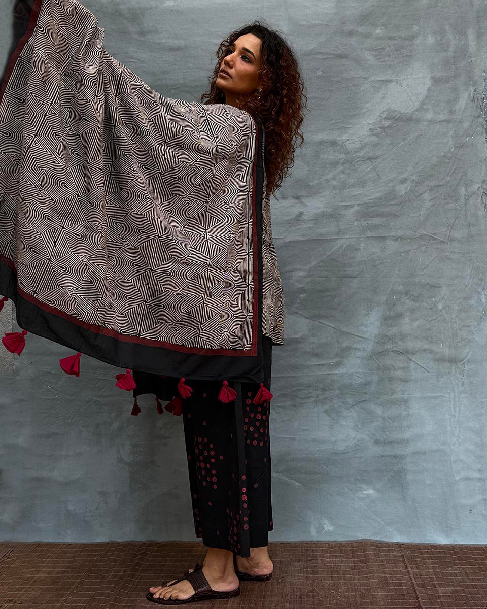 Winterâ€™s Veil Blockprinted Cotton Dupatta