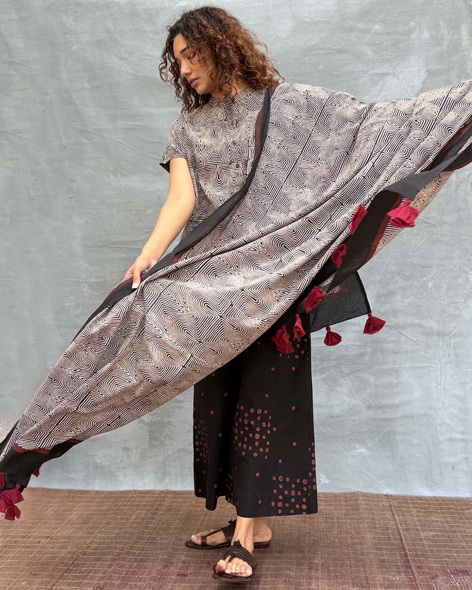 Winterâ€™s Veil Blockprinted Cotton Dupatta