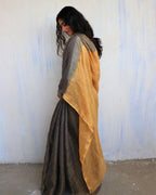 linen saree | Saree | Sarees | saree for women | saree poses | saree for wedding | chidiyaa