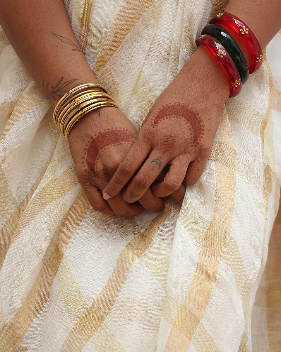 saree poses | linen sarees | saree draping

