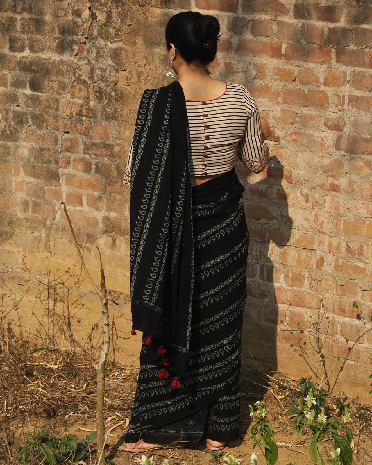 Black Cotton Saree | mul mul cotton saree | Cotton saree online | Black Saree Cotton | Chidiyaa