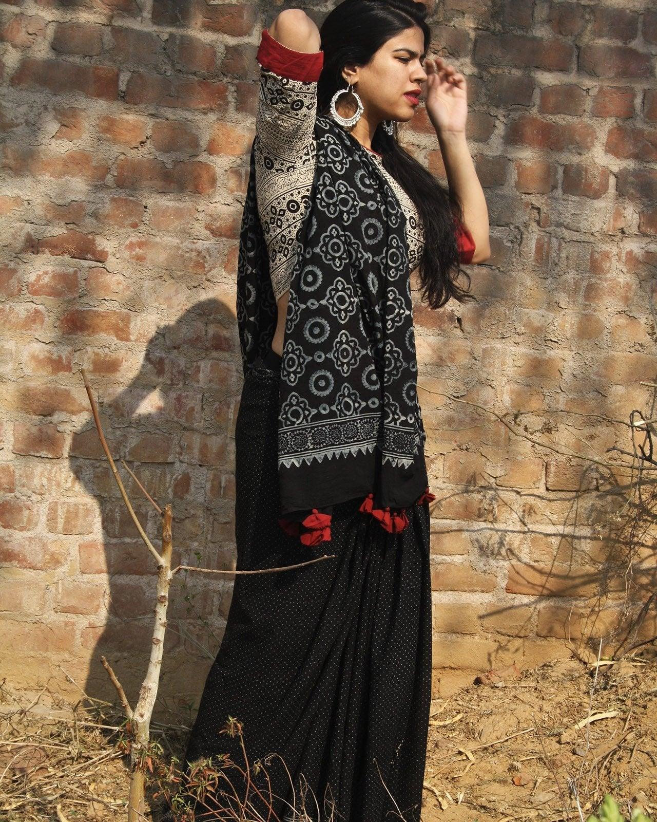 Black Cotton Saree | mul mul cotton saree | Cotton saree online | Black Saree Cotton | Chidiyaa