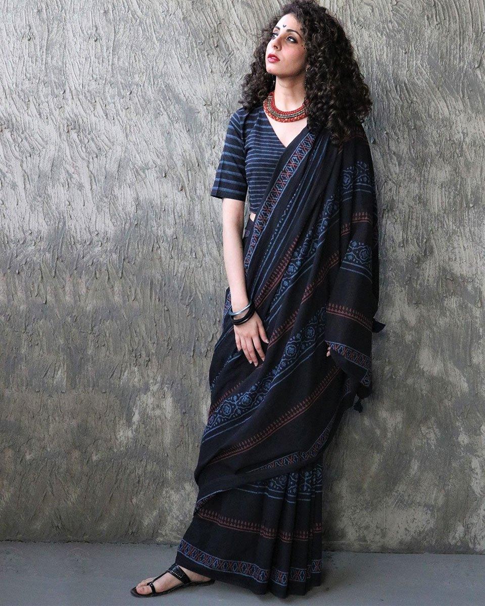 Saree designs | saree poses | saree for women | sarees | cotton saree black | chidiyaa