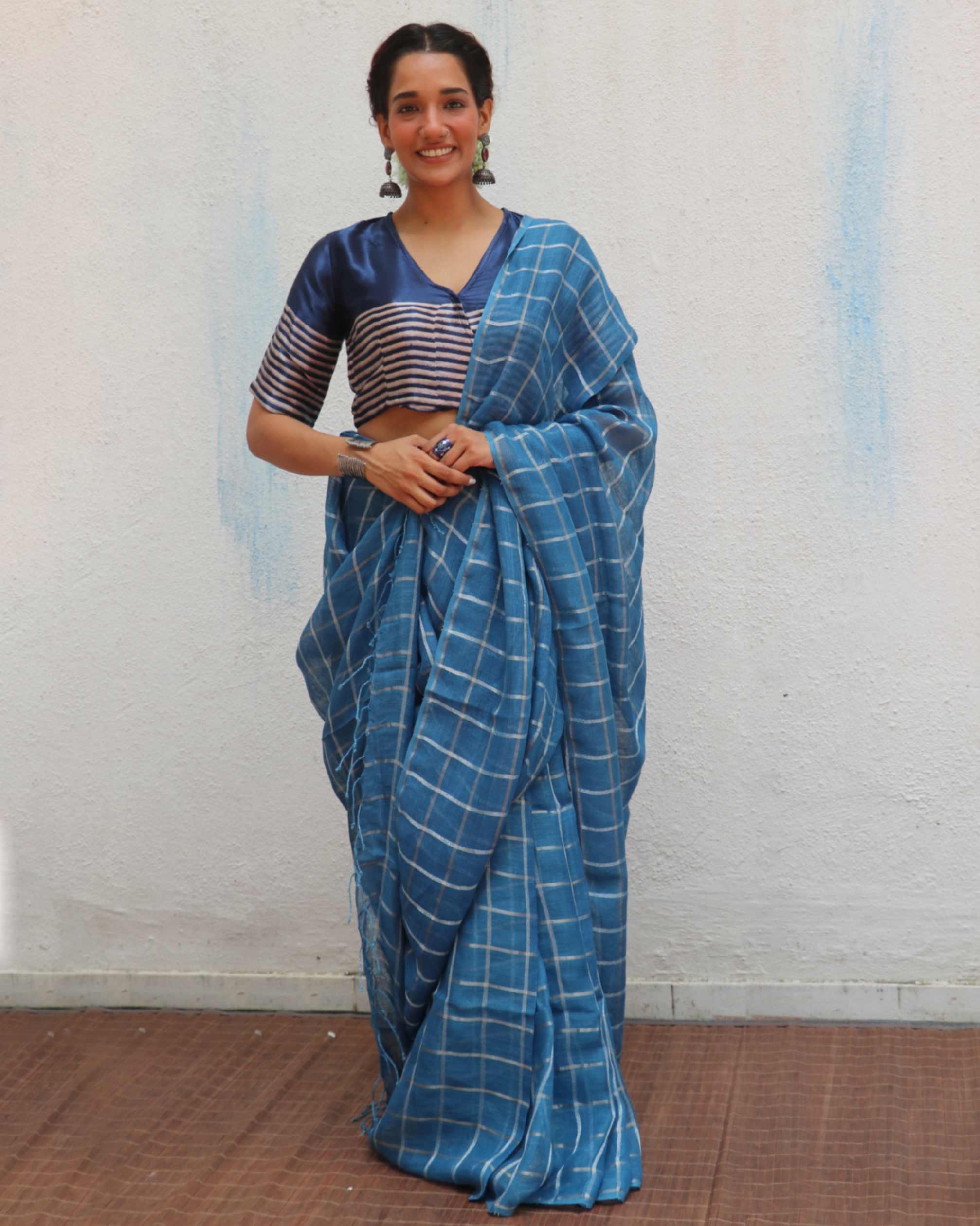 Meen Blue Handwoven Linen Zari Saree - Jheel