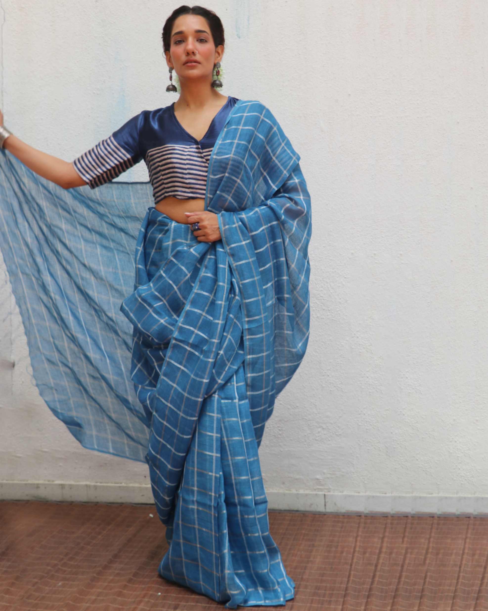 Meen Blue Handwoven Linen Zari Saree - Jheel